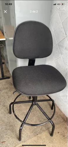 Cadeira caixa para balcão Giratória Preta