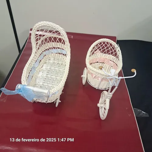 Par de Peças Decorativas em Vime e Metal