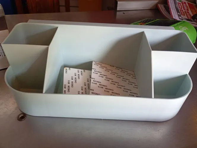 Prateleira organizador multiuso o, com divisórias, adesivas, não deixa resíduos.