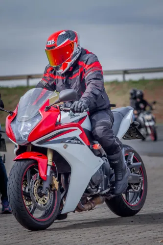 VENDO LINDA CBR 600 F