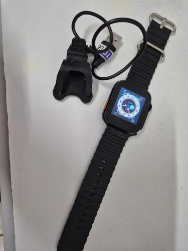 Smartwatch Preto com Carregador Universal Incluso