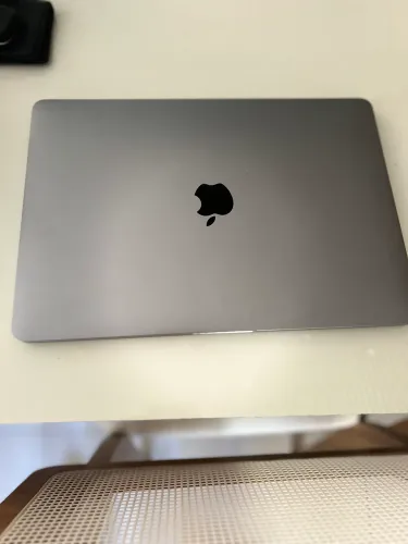 MacBook Pro 2019 13-inch 256GB SATECHI付き MacBookPro 13インチ