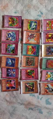 60 cartinhas do Yu-Gi-Oh