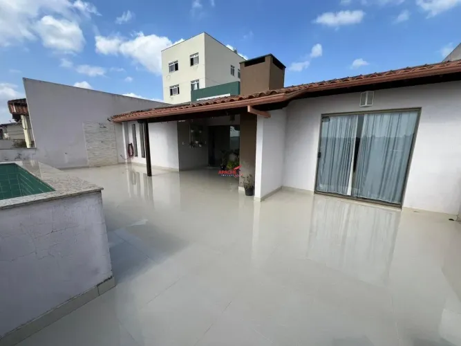 Excelente cobertura com quatro quartos , duas vagas, Bairro Santa Clara, Viçosa-MG