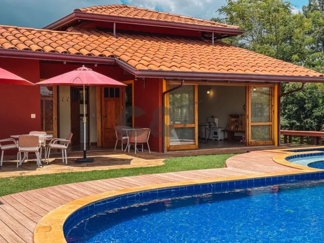 Casa de Condomínio com 20000m² à Venda em Piracaia, São Paulo/SP.