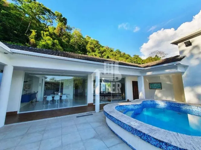 Mansão Exclusiva em São Francisco 4 Suítes, Piscina e Terreno de 4.000 m²