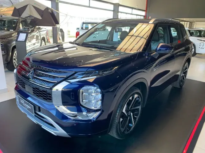 Mitsubishi Outlander Signature 2.4 4X4 AUT (híb) 2026