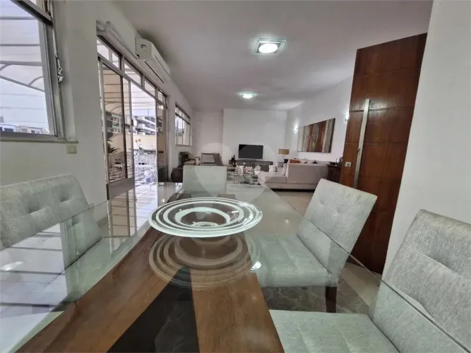 Cobertura à venda com 4 quartos, sendo 2 suítes, no condomínio Edifício Marina, Rio de Jan