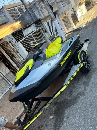 Jet ski seadoo