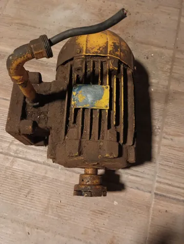 Motor trifásico com redutor
