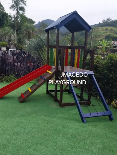 Playground Infantil direto de fábrica Madeira - Diversão Garantida!
