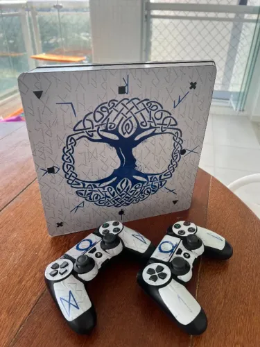 PS4 PlayStation 4 - Nunca aberto, com lacre - Muito Novo com Controles Originais