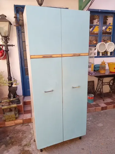 Armário antigo de ferro 