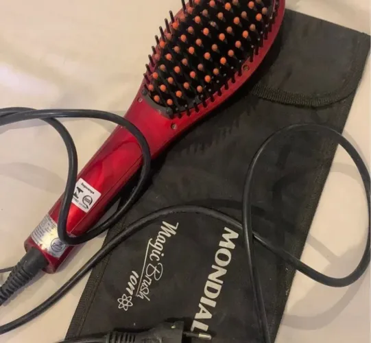 Escova alisadora de cabelo