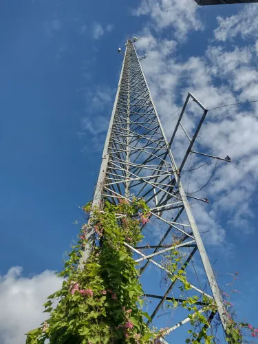Torre de telecomunicações, para rádio amador, televisão e internet