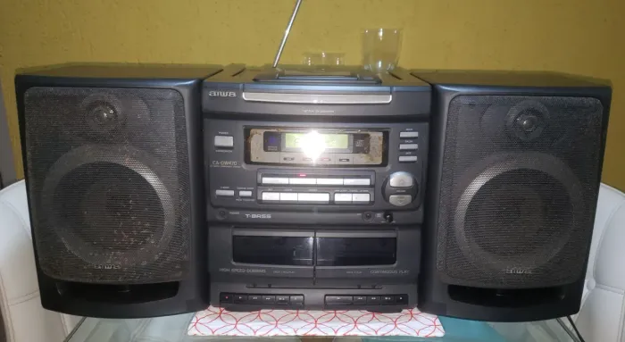 Mini system Aiwa som portátil com controle remoto 