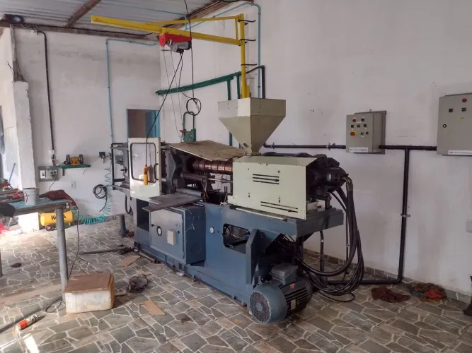 Máquina Injetora disponível horas
