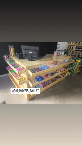 Balcão caixa com expositores pallet rústico 