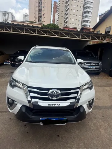 Toyota Hilux SW4 SRX 4X4 2.8 TDI 16V Dies. Aut. 2017