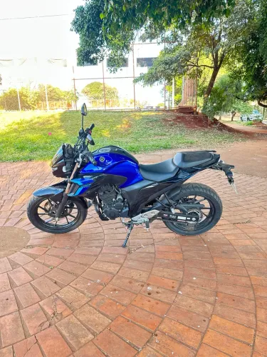 Moto fazer 250 Azul