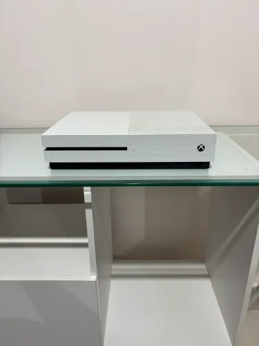 Xbox One S 1TB Branco + 2 Jogos | Completo e Pronto pra Jogar