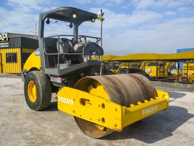 Rolo compactador Volvo SD77DX 2012 