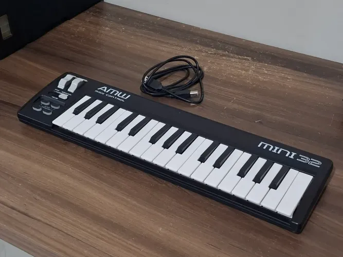 Teclado MIDI 32 teclas - AMW MINI 32