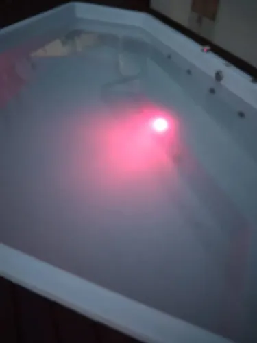 Banheira de hidromassagem com iluminação