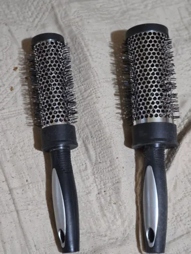 2 escovas cabelo