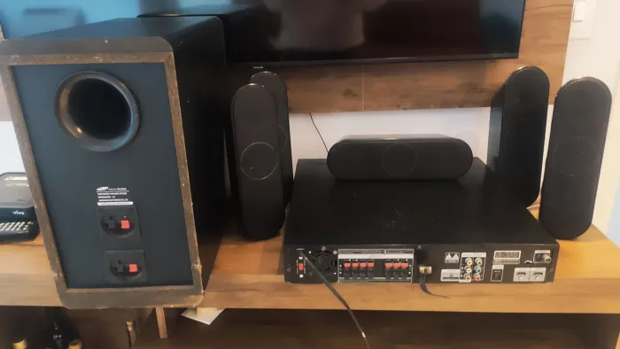 Home Theater Samsung 1200 wats de potência ótimo estado.