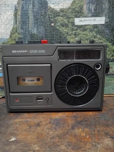 Radio e tape sharp modelo GF 1062 X.