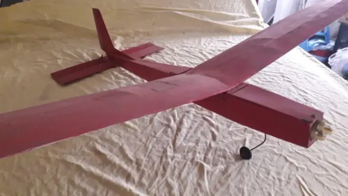 Aeromodelos antigos radio controlados 2 e 4 canais 