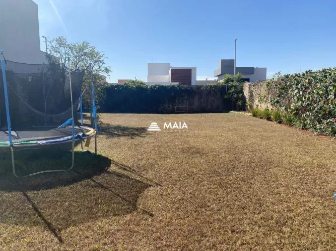 Lote à venda no condomínio Cyrela I