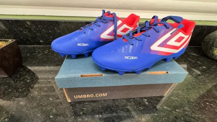 Chuteira Campo Umbro Action Original - Nº 38 - Semi Nova