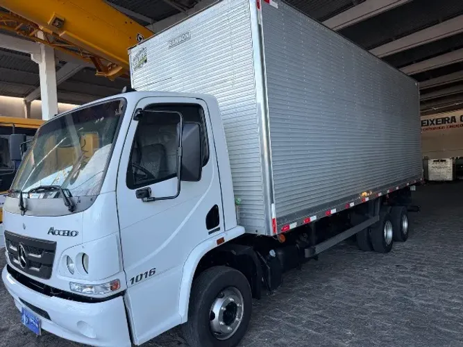 1016 único dono Truk km baixo