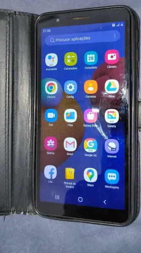Vendo Samsung A01 semi novo com a capinha de couro 