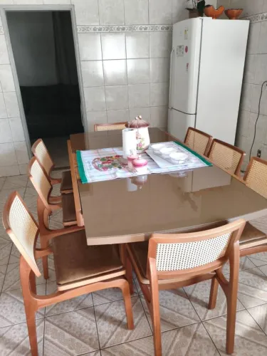 Vendo mesa de jantar 8 lugares, com 3 banquetas