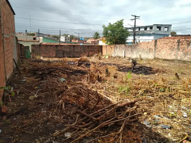 Terreno de Esquina a Venda  - Camaçari de Dentro