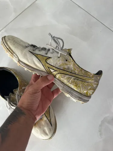 Chuteira de society Mizuno alpha elite. Chuteira top de linha!