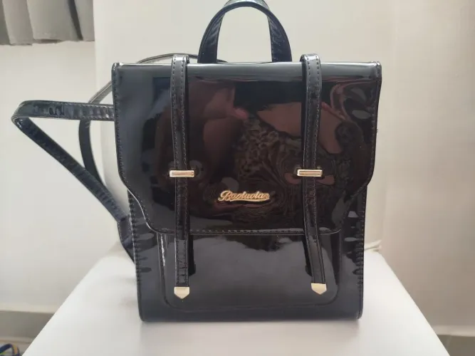 Bolsa mochila verniz 