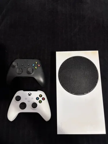 XBOX Series S + 2 controles Xbox originais + 1 HD externo de 2TB Toshiba