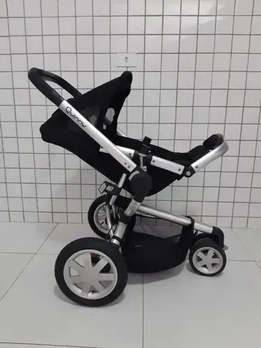 Carrinho de passeio marca Quinny 3 rodas