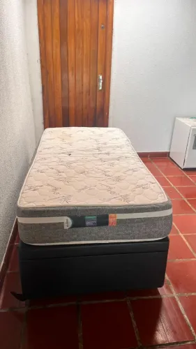 Cama Box Solteiro com Baú em Ótimo Estado