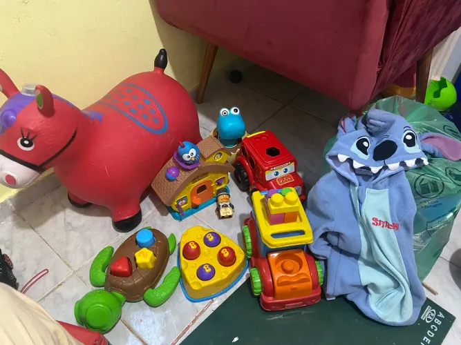kit de brinquedos + uma sacola de doação 