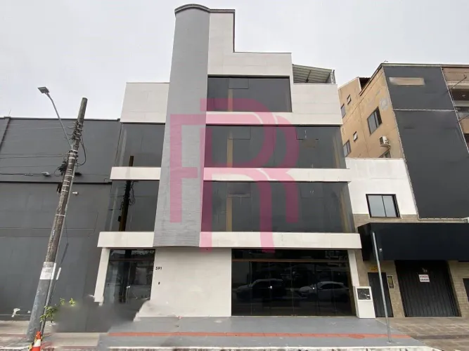 Prédio comercial para locação anual em Balneário Camboriú.
