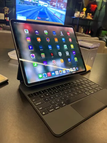 IPAD PRO + MAGIC KEYBOARD + APPLE PEN