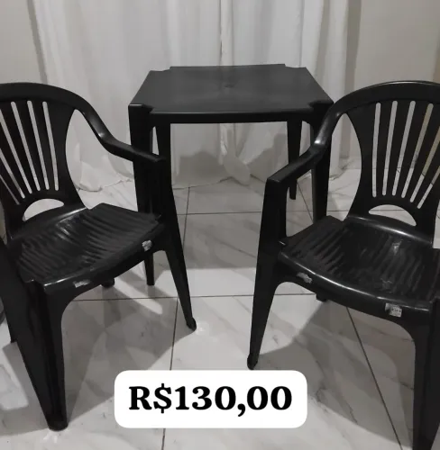 Mesa com 2 cadeiras
