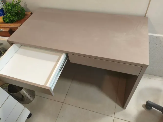 Vendo mesa consultório/sala