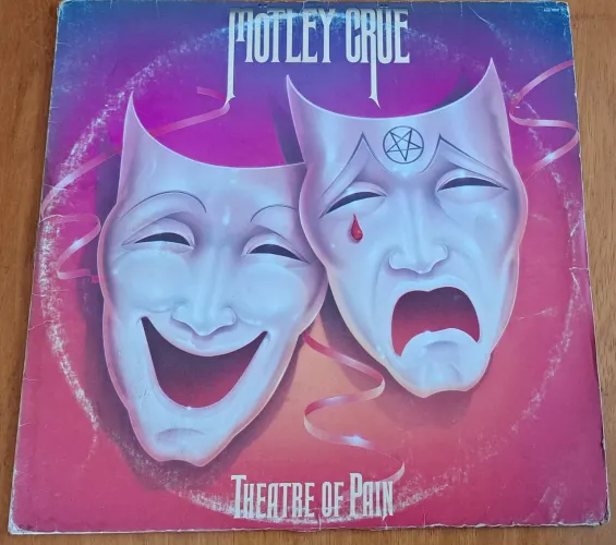 BRINDE SURPRESA + FRETE GRÁTIS + LP VINIL MOTLEY CRUE - THEATRE OF PAIN