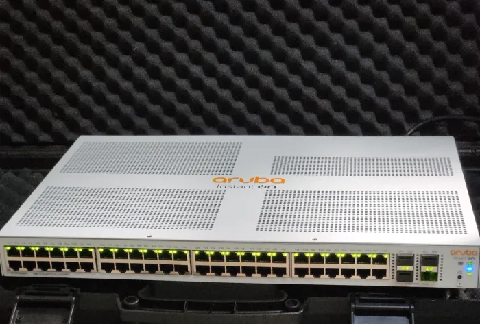 Switch HPE Aruba Instant On 1930 48G (JL685A) - 48 Portas Gigabit + 4 SFP